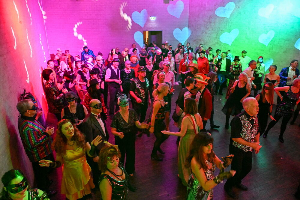 Volle Tanzfläche im Ziegelbau beim Ball 2026